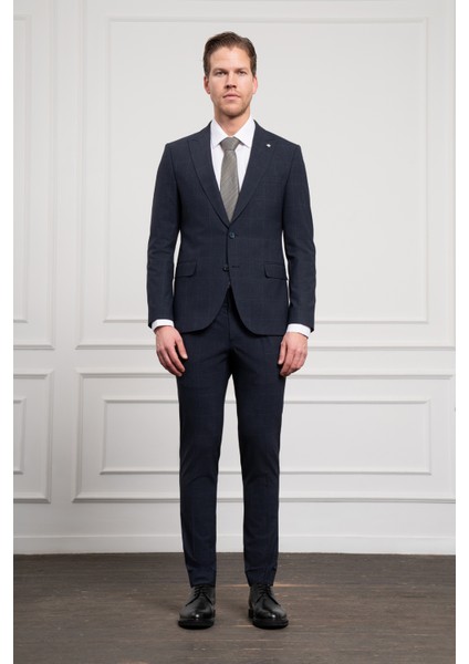Erkek Lacivert Yünlü Slim Fit Sivri Yaka Takım Elbise