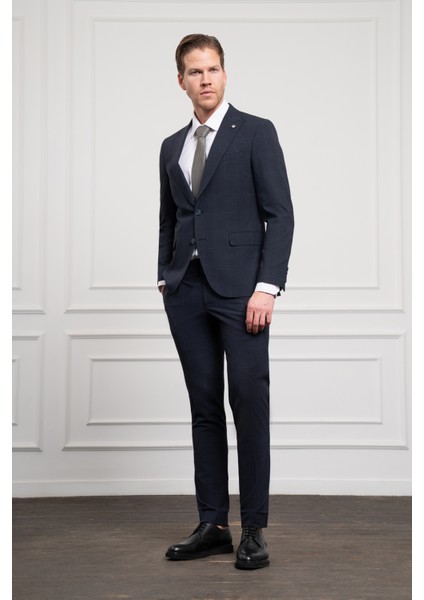 Erkek Lacivert Yünlü Slim Fit Sivri Yaka Takım Elbise
