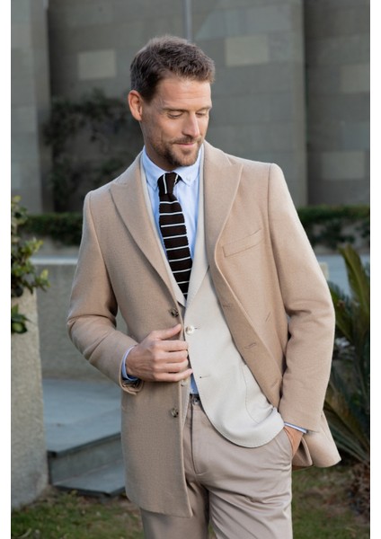 Erkek Bej Yünlü Dynamic Fit Sivri Yaka Kaban modelleri
