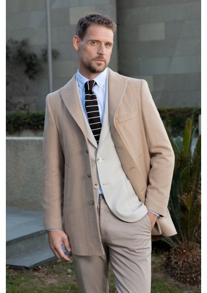 Erkek Bej Yünlü Dynamic Fit Sivri Yaka Kaban fırsatları