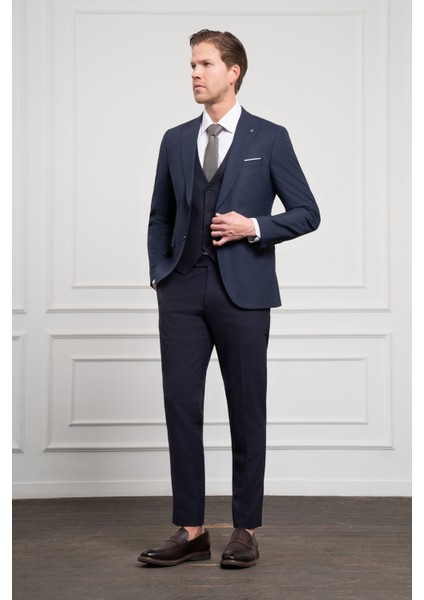 Erkek Lacivert Trend Yelekli Kombinli Yünlü Slim Fit Sivri Yaka Takım Elbise modelleri