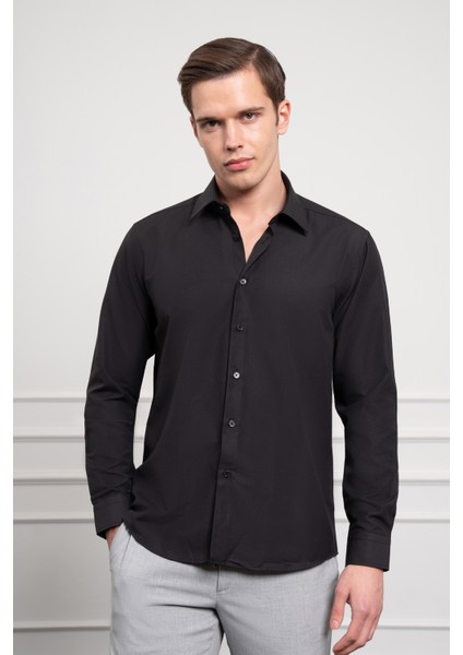 Erkek Siyah Slim Fit Dar Kesim Sert Spor Yaka Gömlek