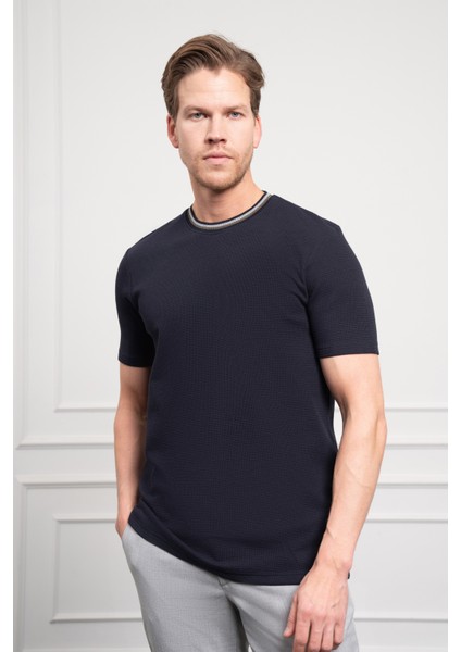 Erkek Lacivert Trend Bisiklet Yaka Dinamik Fit T-Shirt