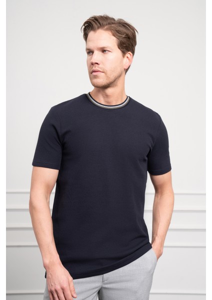 Erkek Lacivert Trend Bisiklet Yaka Dinamik Fit T-Shirt