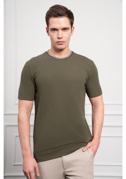 Erkek Haki Trend Bisiklet Yaka Dinamik Fit T-Shirt