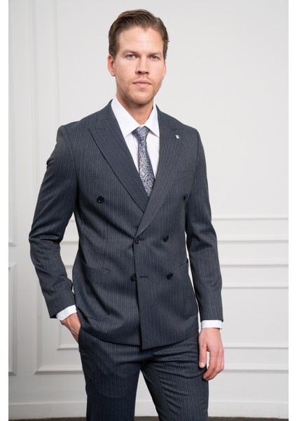 Erkek Lacivert Trend Slim Fit Dar Kesim Sivri Yaka Kruvaze Takım Elbise modelleri