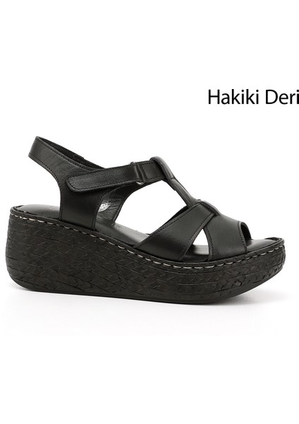 Kadın Siyah Cırt Bantlı Dolgu Tabanlı Hakiki Deri Sandalet