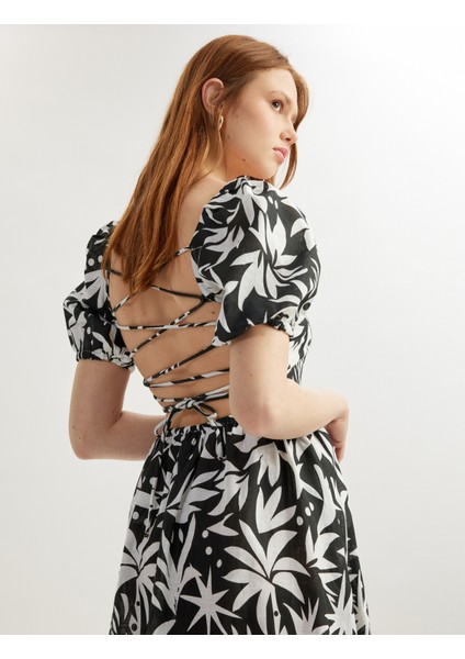 Pamuklu Kısa Balon Kollu Arkası Dekolte Detaylı Midi Boy Çiçekli Elbise