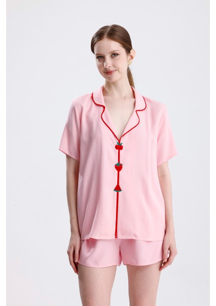 Kadın Kısa Kol Şortlu Çilek Desenli Nakışlı Pijama Takımı