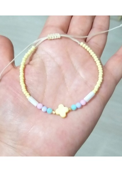Açık Sarı Sedef Yonca Pastel Renklerde Sedef ve Açık Sarı Çek Cam Boncuklu Bileklik