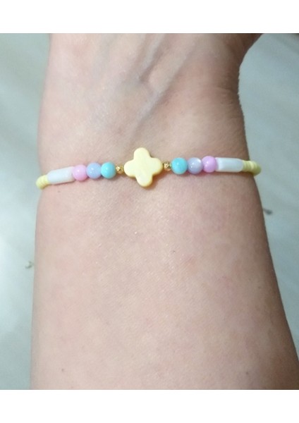 Açık Sarı Sedef Yonca Pastel Renklerde Sedef ve Açık Sarı Çek Cam Boncuklu Bileklik fırsatları