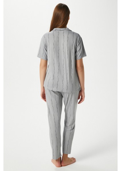 Kadın Spring Yumuşak Doku Gri Bahar Dalı Ön Düğmeli Kısa Kollu Pijama Takımı