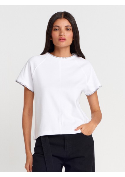 31824 Reglan Kol Kontrast Dikiş Detaylı T-Shirt-Beyaz