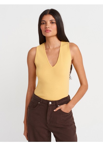 21080 V Yaka Kolsuz Top-Sarı