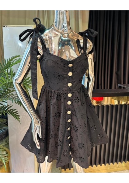 Siyah Güpür Detay Elbise