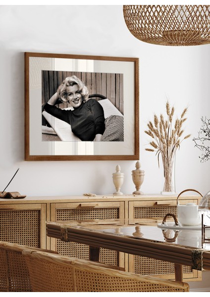Marilyn Monroe Bahçe Çekimi Duvar Resmi, Çerçeveli, Asılmaya Hazır, Hollanda Üretimi