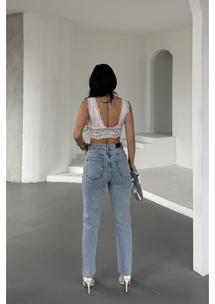 Önü Dekoratif Taş Detaylı Yüksek Belli Mom Fit Kadın Kot Pantolon Kar Yıkama Açık Mavi Jean