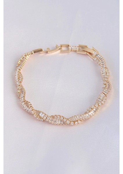Vip Seri Pirinç Zirkon Taşlı Gold Renk Sarmal Model Bileklik - TJ-BB6083