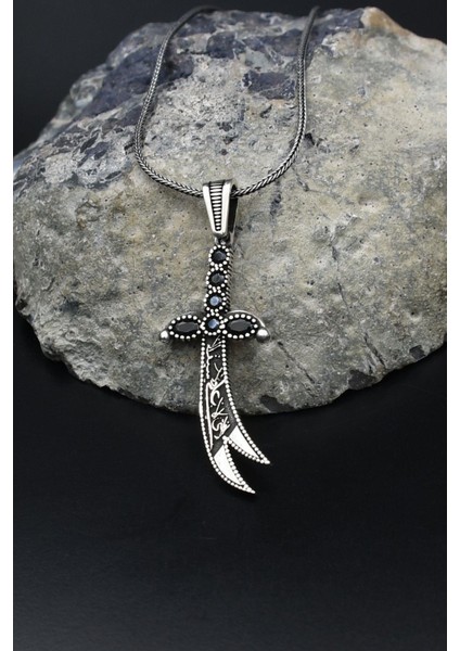 Siyah Mikro Taş Süslemeli Hz. Ali Zülfikar Kılıcı 925 Ayar Gümüş Kolye Zincir 901800 fiyatları