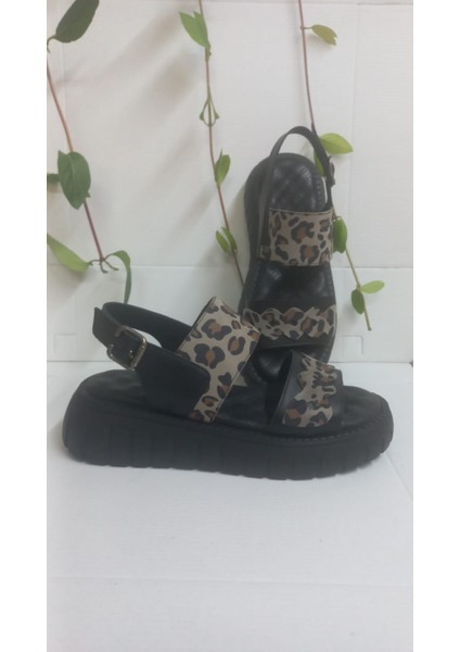 2523 Siyah Leopar Deri Sandalet