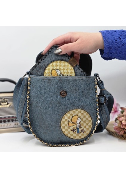 Küçük Prens Figurlu Tasarımlı Capraz Örgulu Kol Cantası Petrol ve Cuzdan Petrol Kombin modelleri