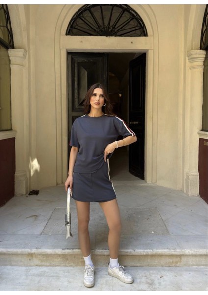 Osy Modal Yumuşak Dokulu Kumaş Parçalı Bisiklet Yaka T-Shirt Mini Şortlu Etek Ikili Takım - Füme