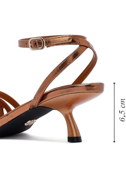 Kadın Bronz Kısa Ince Topuklu Metalik Sandalet 25SFE451532