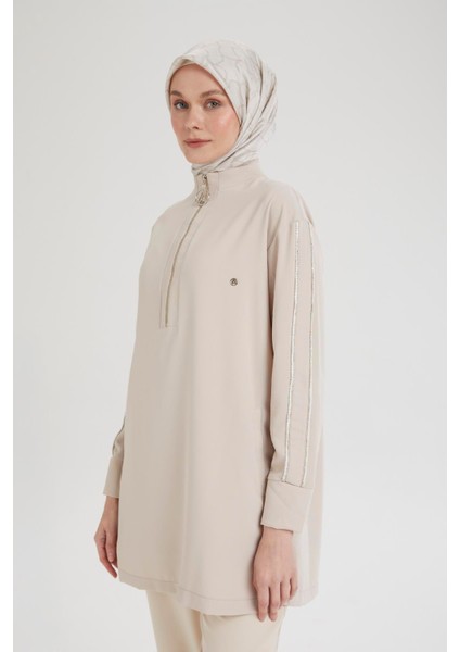 Yakası ve Kolları Ribanalı Yarım Boğaz Fermuarlı Tunik-Camel 25YT412
