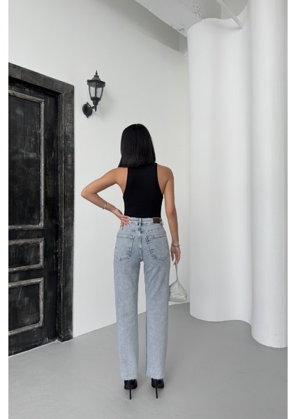 Leopar Taşlı ve Yüksek Belli Dikişsiz Paçalı Bilek Boy Mom Fit Kadın Kot Pantolon Açık Mavi Jean modelleri