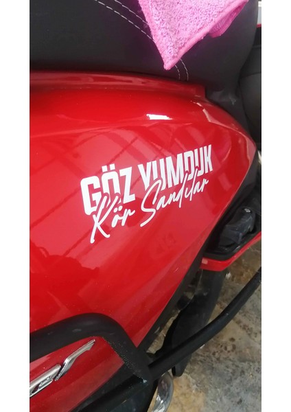 Göz Yumduk Kör Sandılar Yazı Jdm Araba Motosiklet Cam Etiket Sticker 19X6,5CM Beyaz Renk modelleri