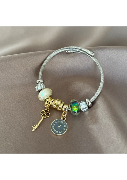 Anahtar Charm'lı Saat Detaylı Bileklik fiyatları