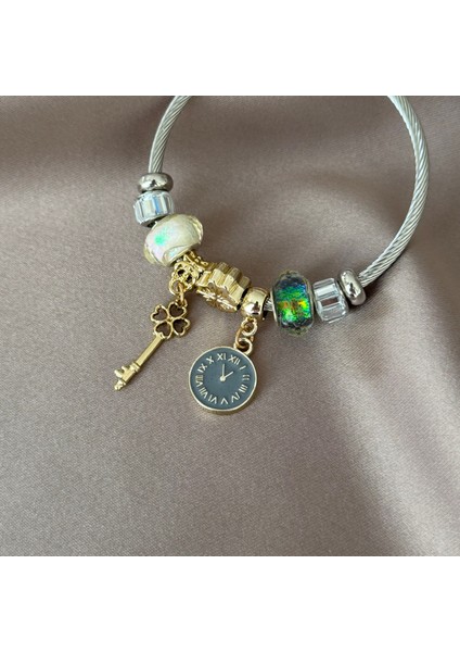 Anahtar Charm'lı Saat Detaylı Bileklik fırsatları