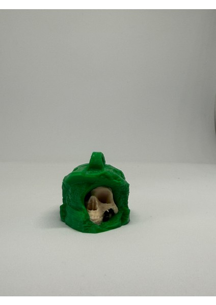 Halo Master Chief – Kırık Kasklı Kuru Kafa Anahtarlık | 3D Baskı