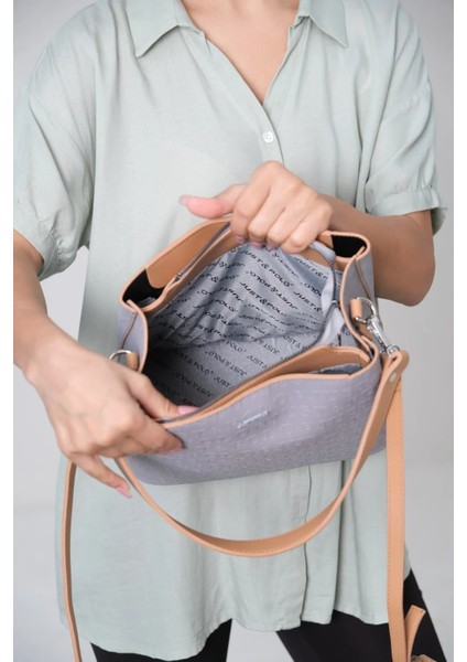 Kadın Baskı Desenli Su Geçirmez 2 Askılı 4 Gözlü El ve Omuz Çantası 344005MH indirimleri