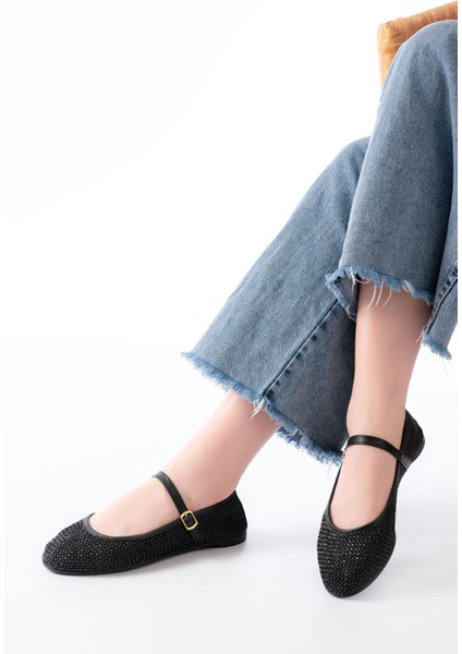 7432 Siyah Fileli Toka Detaylı Günlük Kadın Babet