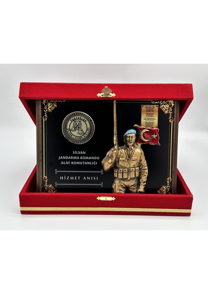 Kadife Sandıklı Kare Kalkan Plaket Askeri