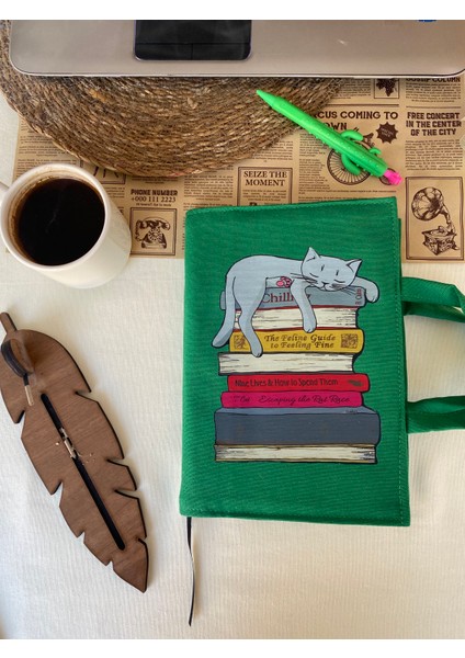 Kitap Çantası 24X17 cm | Kedi Desenli, Su Itici, Cepli ve Kalemlikli | El Yapımı Book Sleeve