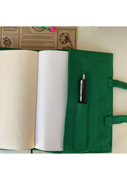 Kitap Çantası 24X17 cm | Kedi Desenli, Su Itici, Cepli ve Kalemlikli | El Yapımı Book Sleeve fiyatları