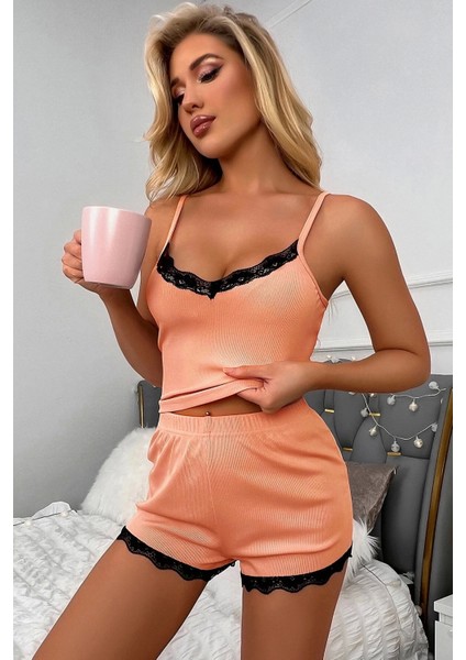 - Kadın Mercan Pembe Alt ve Üst Dantel Detaylı Şortlu Gecelik Takımı modelleri