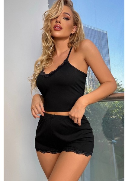 Kadın Siyah Alt ve Üst Dantel Detaylı Şortlu Gecelik Takımı