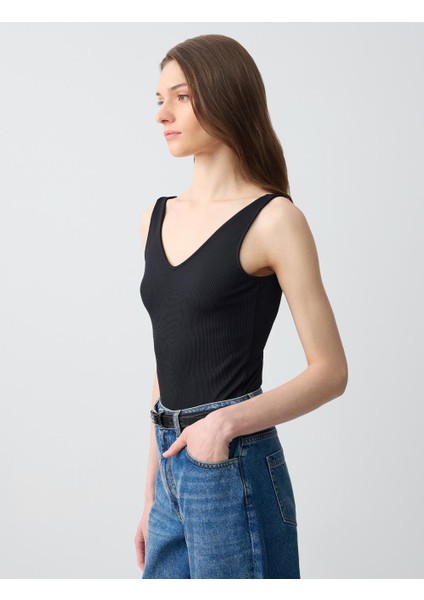 Siyah Dar Kesim V Yaka Örme Atlet modelleri