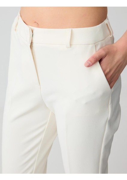 Kırık Beyaz Normal Bel Normal Paça Gabardin Dokuma Pantolon