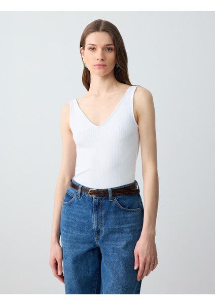 Beyaz Dar Kesim V Yaka Örme Atlet