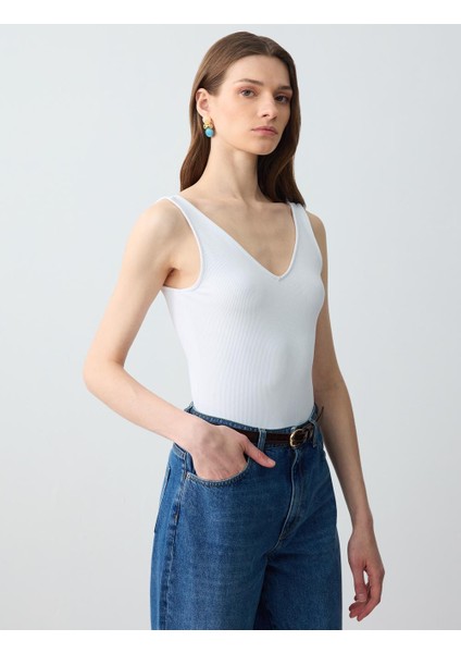 Beyaz Dar Kesim V Yaka Örme Atlet modelleri