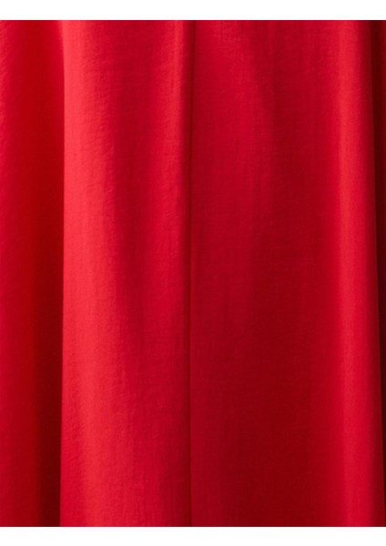 Kırmızı Rahat Kesim V Yaka Askılı Dokuma Midi Elbise fırsatları