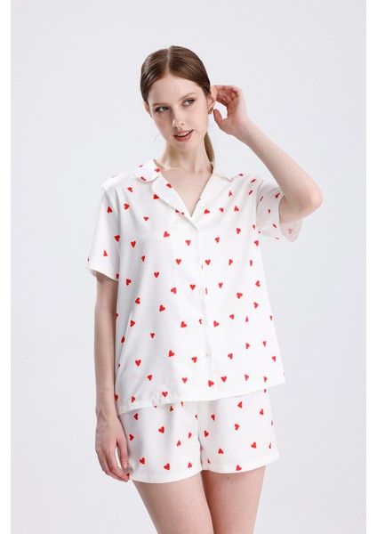 Kadın Kısa Kol Önden Düğmeli Şortlu Kalp Desenli Pijama Takımı fırsatları