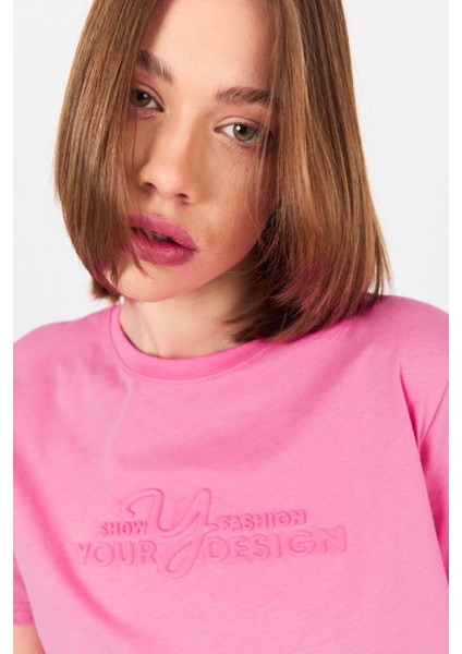 Pembe Yazı Kabartmalı Tişört 25223 fırsatları