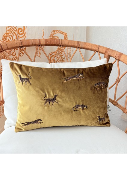 Dekoratif Leopar Desenli Kadife Kırlent Kılıfı 35 x 50 cm fiyatları