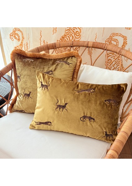 Dekoratif Leopar Desenli Kadife Kırlent Kılıfı 35 x 50 cm fırsatları