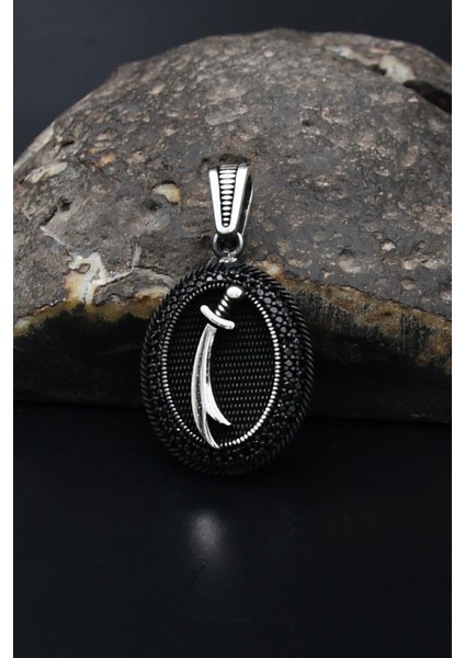 Kolye Ucu Siyah Mikro Taş Süslemeli Hz. Ali Zülfikar Kılıcı 925 Ayar Gümüş 901825